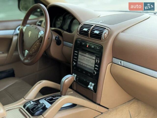 Чорний Порше Cayenne, об'ємом двигуна 3.6 л та пробігом 210 тис. км за 12500 $, фото 8 на Automoto.ua