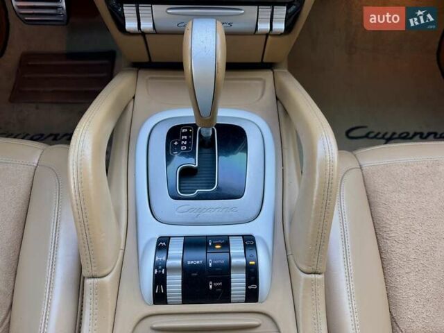 Черный Порше Каен, объемом двигателя 4.81 л и пробегом 181 тыс. км за 10900 $, фото 75 на Automoto.ua