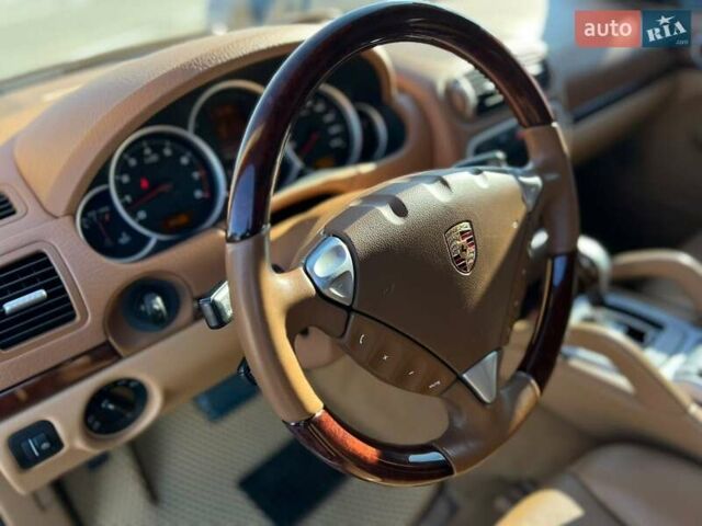 Чорний Порше Cayenne, об'ємом двигуна 4.81 л та пробігом 87 тис. км за 14000 $, фото 7 на Automoto.ua