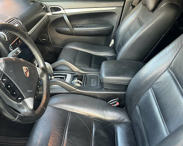 Чорний Порше Cayenne, об'ємом двигуна 3.6 л та пробігом 265 тис. км за 12000 $, фото 14 на Automoto.ua