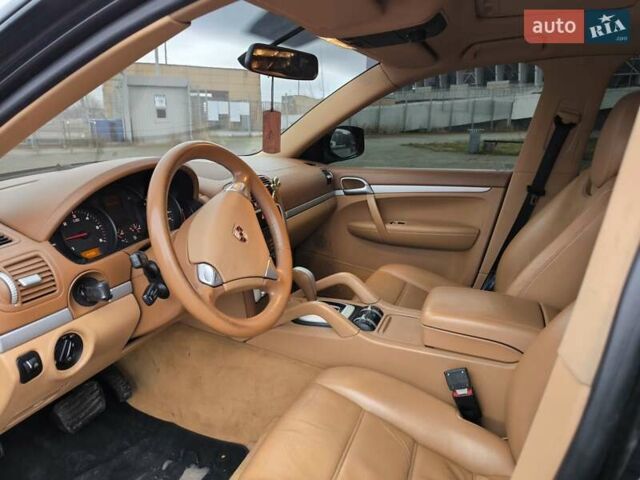 Черный Порше Каен, объемом двигателя 2.97 л и пробегом 250 тыс. км за 14000 $, фото 10 на Automoto.ua