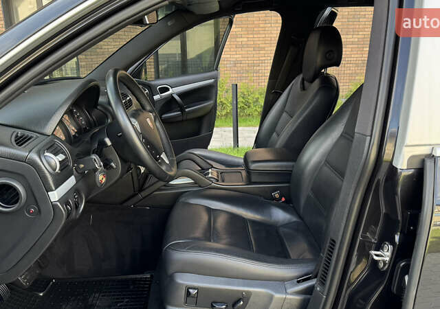 Черный Порше Каен, объемом двигателя 3 л и пробегом 165 тыс. км за 15888 $, фото 45 на Automoto.ua