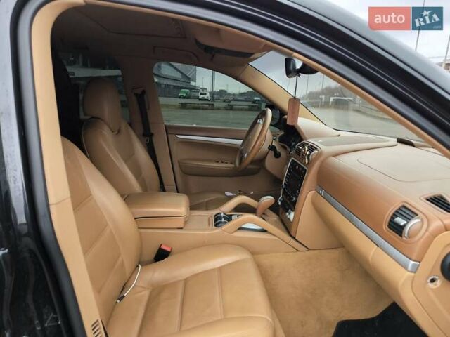 Черный Порше Каен, объемом двигателя 2.97 л и пробегом 250 тыс. км за 14000 $, фото 11 на Automoto.ua