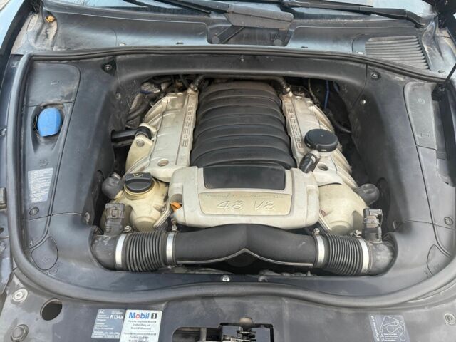 Черный Порше Каен, объемом двигателя 4.8 л и пробегом 200 тыс. км за 4500 $, фото 5 на Automoto.ua