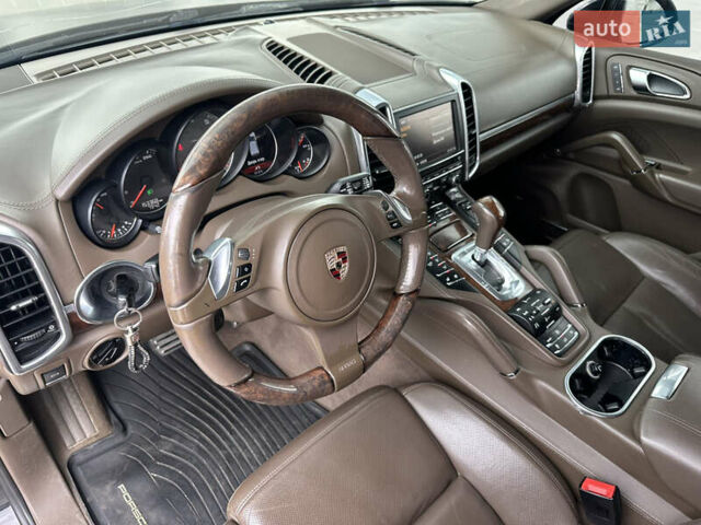 Черный Порше Каен, объемом двигателя 4.8 л и пробегом 150 тыс. км за 18000 $, фото 15 на Automoto.ua