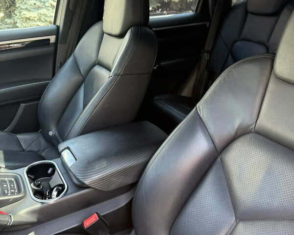 Черный Порше Каен, объемом двигателя 3.6 л и пробегом 195 тыс. км за 16500 $, фото 9 на Automoto.ua