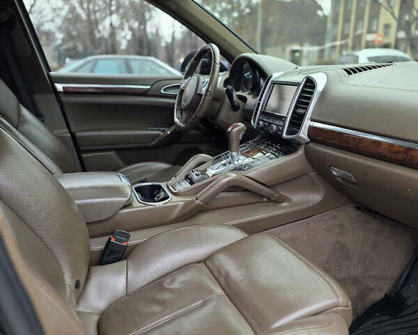 Черный Порше Каен, объемом двигателя 4.8 л и пробегом 164 тыс. км за 14500 $, фото 16 на Automoto.ua