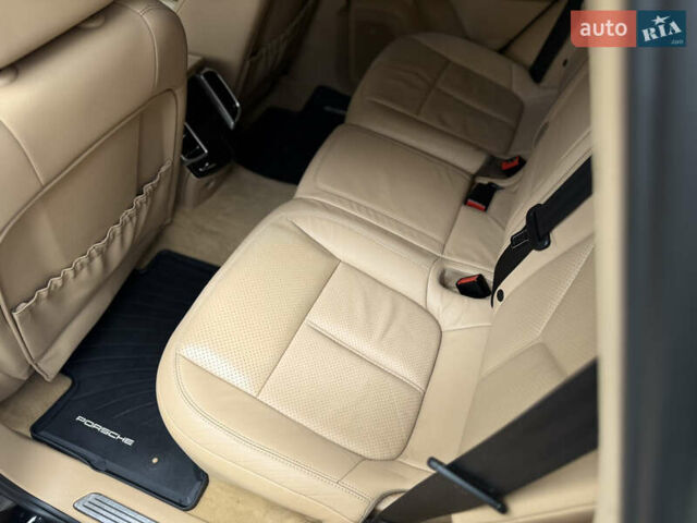 Чорний Порше Cayenne, об'ємом двигуна 4.8 л та пробігом 235 тис. км за 18999 $, фото 59 на Automoto.ua