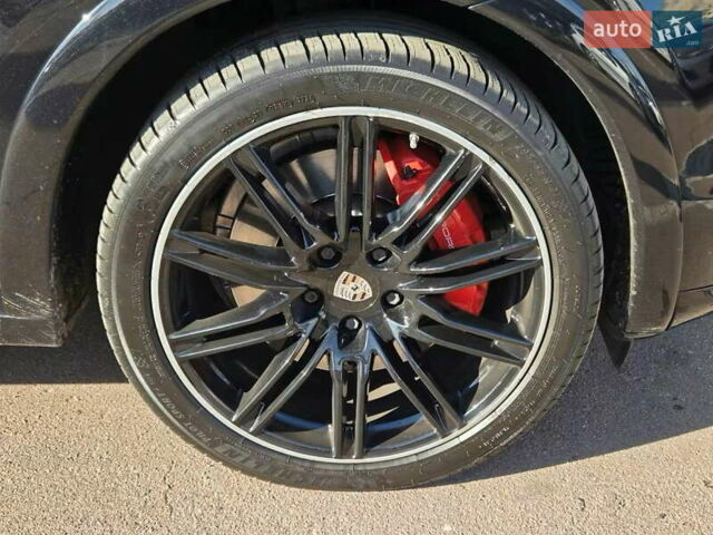 Чорний Порше Cayenne, об'ємом двигуна 4.8 л та пробігом 105 тис. км за 25900 $, фото 3 на Automoto.ua