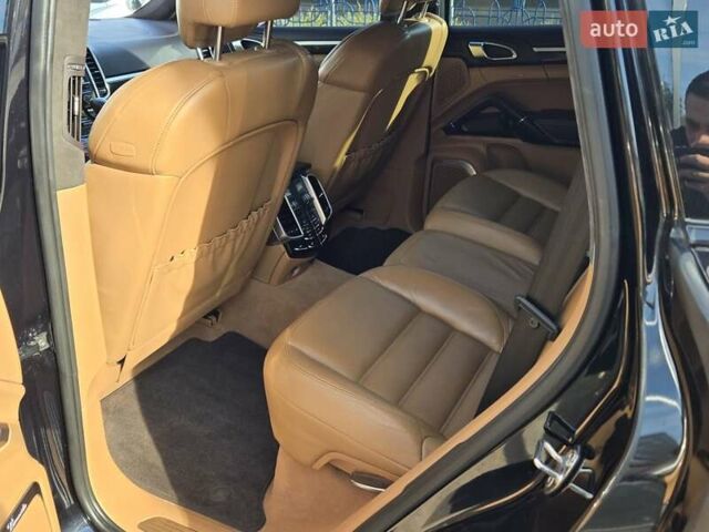 Порше Каен 2010 в Киеве на Automoto.ua Черный Порше Каен, объемом двигателя 4.8 л и пробегом 105 тыс. км за 26900 $, фото 14 на Automoto.ua