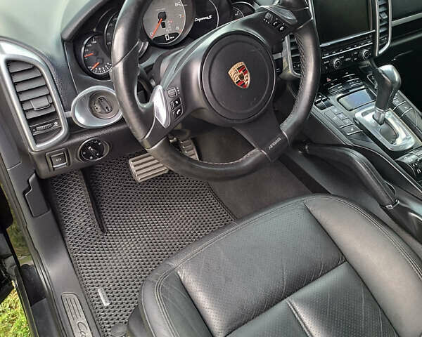 Черный Порше Каен, объемом двигателя 4.8 л и пробегом 170 тыс. км за 15800 $, фото 16 на Automoto.ua