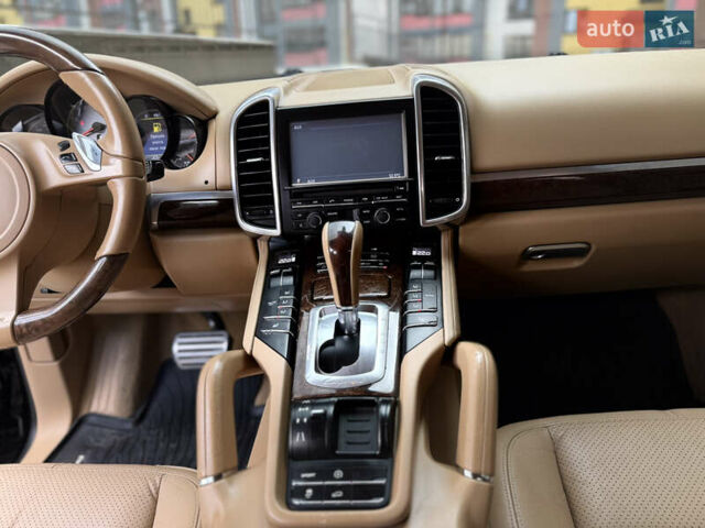 Чорний Порше Cayenne, об'ємом двигуна 4.8 л та пробігом 235 тис. км за 18999 $, фото 70 на Automoto.ua