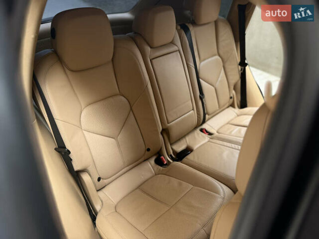 Чорний Порше Cayenne, об'ємом двигуна 4.8 л та пробігом 235 тис. км за 18999 $, фото 64 на Automoto.ua