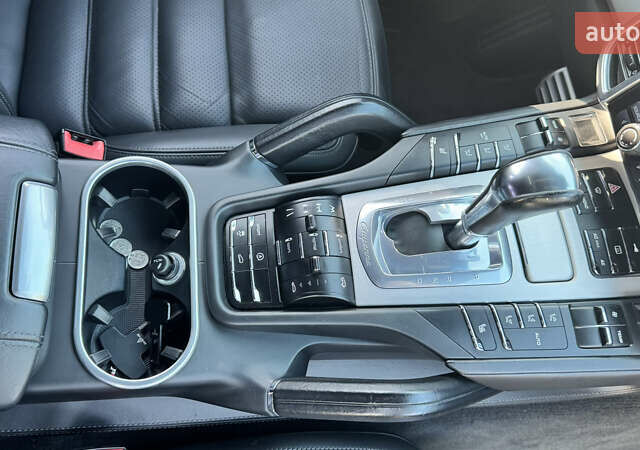 Черный Порше Каен, объемом двигателя 4.81 л и пробегом 150 тыс. км за 15000 $, фото 13 на Automoto.ua