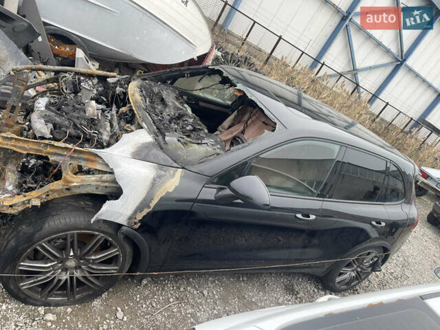 Черный Порше Каен, объемом двигателя 2.97 л и пробегом 250 тыс. км за 2900 $, фото 6 на Automoto.ua