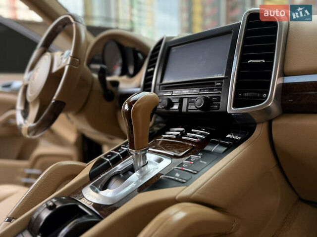 Чорний Порше Cayenne, об'ємом двигуна 4.8 л та пробігом 235 тис. км за 18999 $, фото 75 на Automoto.ua