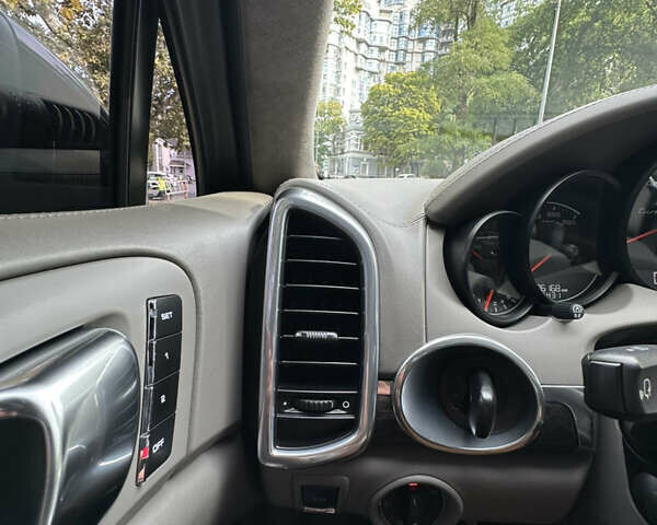 Чорний Порше Cayenne, об'ємом двигуна 4.8 л та пробігом 103 тис. км за 31000 $, фото 15 на Automoto.ua