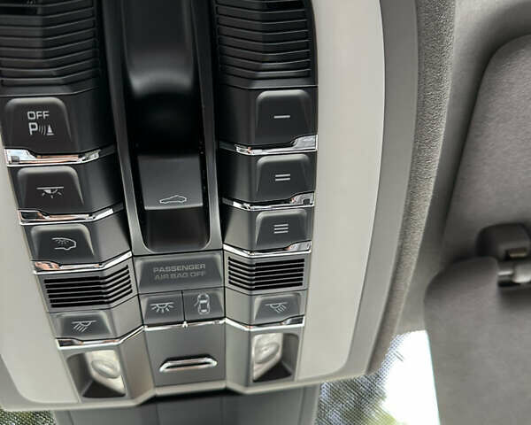 Чорний Порше Cayenne, об'ємом двигуна 4.8 л та пробігом 103 тис. км за 31000 $, фото 16 на Automoto.ua