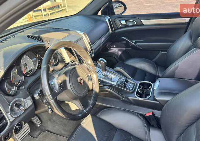 Черный Порше Каен, объемом двигателя 4.81 л и пробегом 150 тыс. км за 15000 $, фото 10 на Automoto.ua