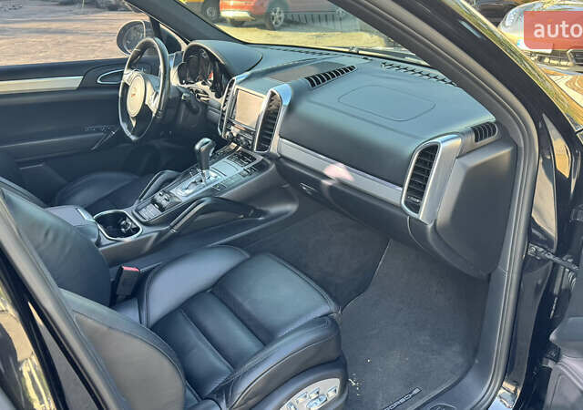 Черный Порше Каен, объемом двигателя 4.81 л и пробегом 150 тыс. км за 15000 $, фото 16 на Automoto.ua