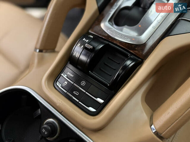 Чорний Порше Cayenne, об'ємом двигуна 4.8 л та пробігом 235 тис. км за 18999 $, фото 76 на Automoto.ua