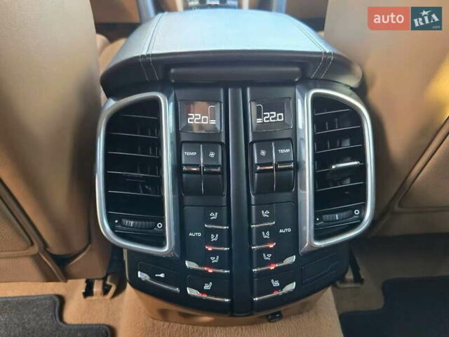 Чорний Порше Cayenne, об'ємом двигуна 4.8 л та пробігом 105 тис. км за 25900 $, фото 26 на Automoto.ua