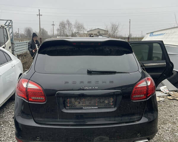 Черный Порше Каен, объемом двигателя 2.97 л и пробегом 250 тыс. км за 2900 $, фото 2 на Automoto.ua