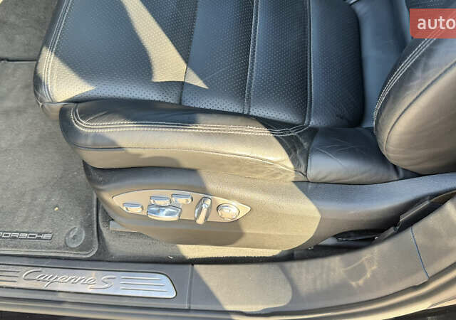 Черный Порше Каен, объемом двигателя 4.81 л и пробегом 150 тыс. км за 15000 $, фото 11 на Automoto.ua