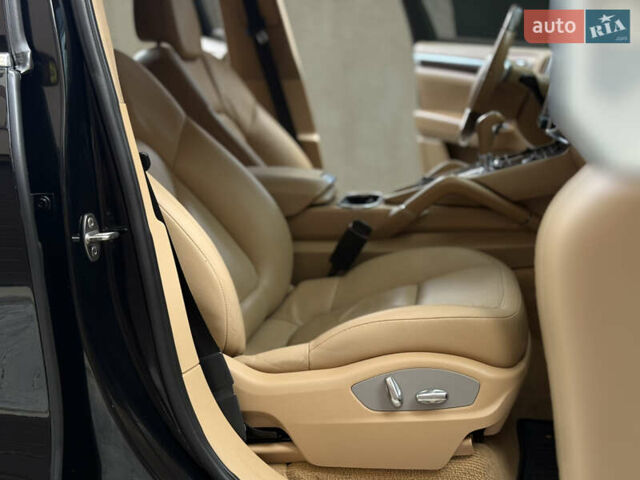 Чорний Порше Cayenne, об'ємом двигуна 4.8 л та пробігом 235 тис. км за 18999 $, фото 72 на Automoto.ua