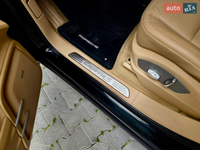 Чорний Порше Cayenne, об'ємом двигуна 4.8 л та пробігом 235 тис. км за 18999 $, фото 53 на Automoto.ua
