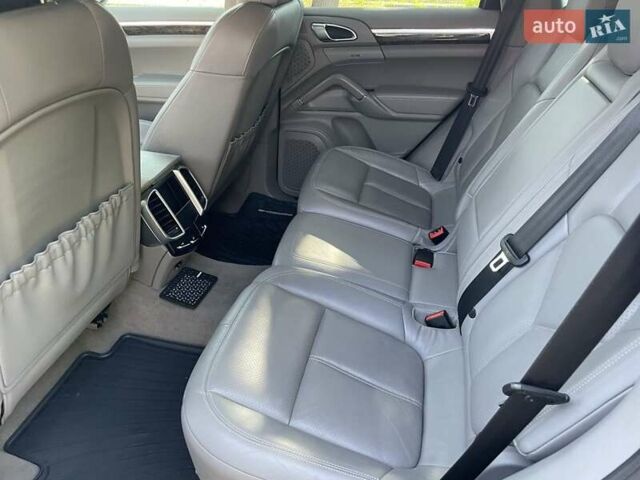 Чорний Порше Cayenne, об'ємом двигуна 4.8 л та пробігом 108 тис. км за 17500 $, фото 10 на Automoto.ua