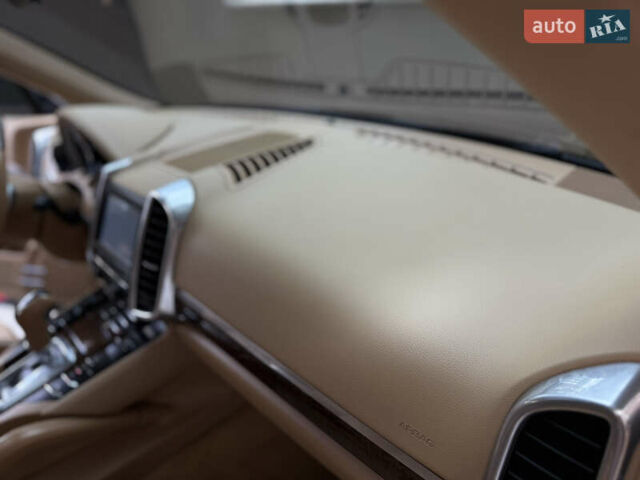 Чорний Порше Cayenne, об'ємом двигуна 4.8 л та пробігом 235 тис. км за 18999 $, фото 80 на Automoto.ua