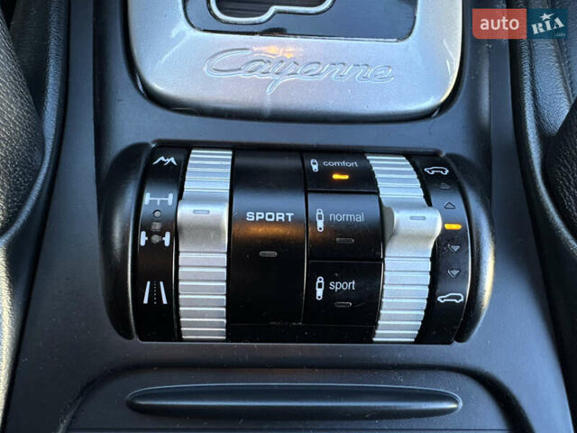 Чорний Порше Cayenne, об'ємом двигуна 3 л та пробігом 173 тис. км за 15850 $, фото 60 на Automoto.ua