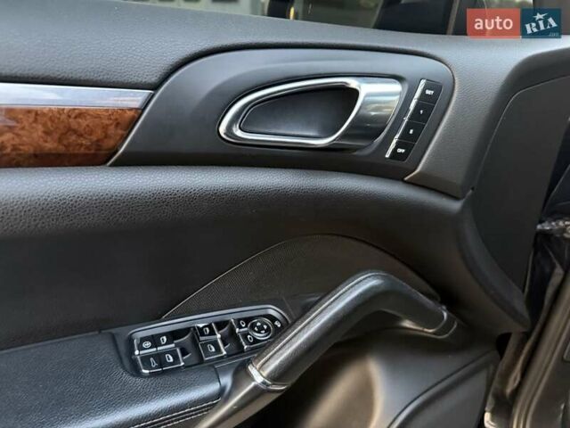 Чорний Порше Cayenne, об'ємом двигуна 3.6 л та пробігом 260 тис. км за 18000 $, фото 16 на Automoto.ua