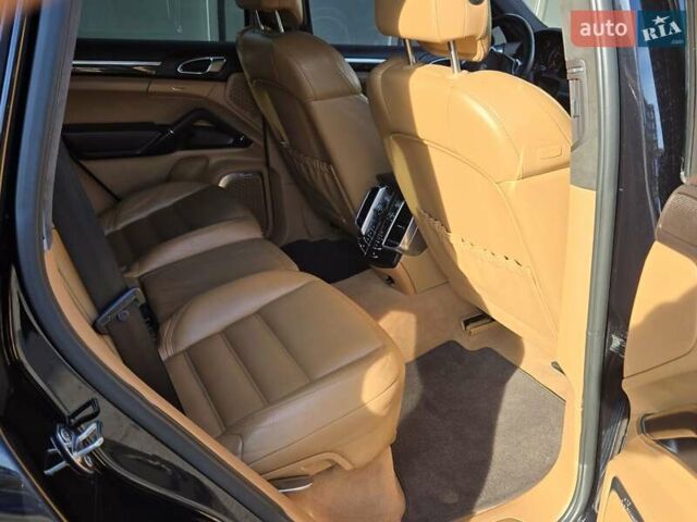 Порше Каен 2010 в Киеве на Automoto.ua Черный Порше Каен, объемом двигателя 4.8 л и пробегом 105 тыс. км за 26900 $, фото 12 на Automoto.ua