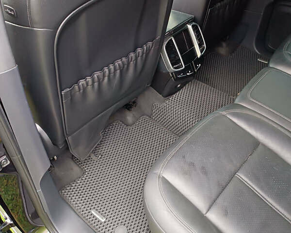 Черный Порше Каен, объемом двигателя 4.8 л и пробегом 170 тыс. км за 15800 $, фото 14 на Automoto.ua
