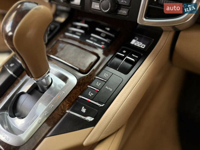 Чорний Порше Cayenne, об'ємом двигуна 4.8 л та пробігом 235 тис. км за 18999 $, фото 77 на Automoto.ua