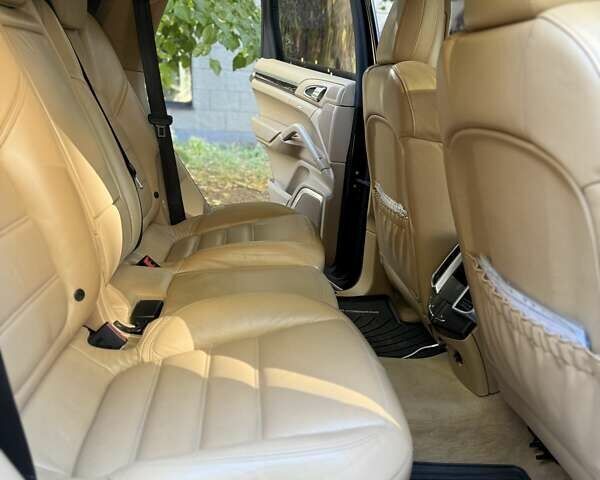 Чорний Порше Cayenne, об'ємом двигуна 4.8 л та пробігом 238 тис. км за 25555 $, фото 26 на Automoto.ua