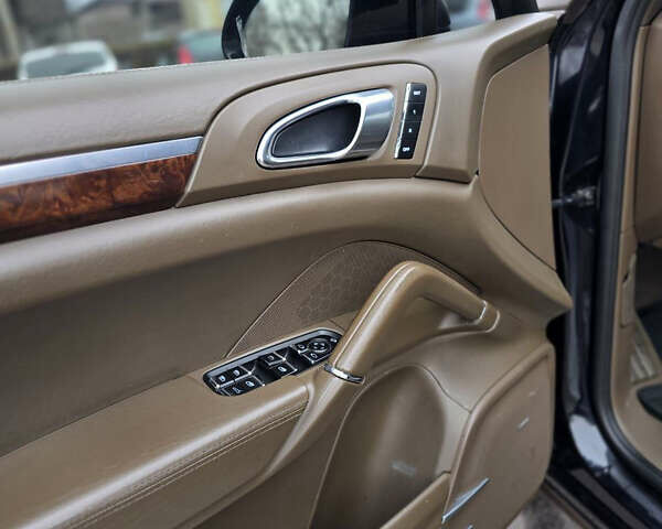 Черный Порше Каен, объемом двигателя 4.8 л и пробегом 164 тыс. км за 14500 $, фото 18 на Automoto.ua