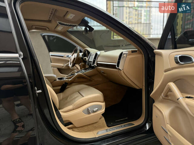 Чорний Порше Cayenne, об'ємом двигуна 4.8 л та пробігом 235 тис. км за 18999 $, фото 71 на Automoto.ua