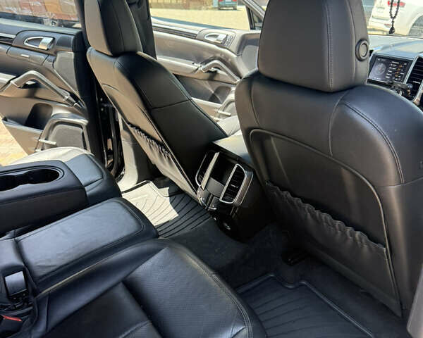 Черный Порше Каен, объемом двигателя 3.6 л и пробегом 195 тыс. км за 16500 $, фото 12 на Automoto.ua