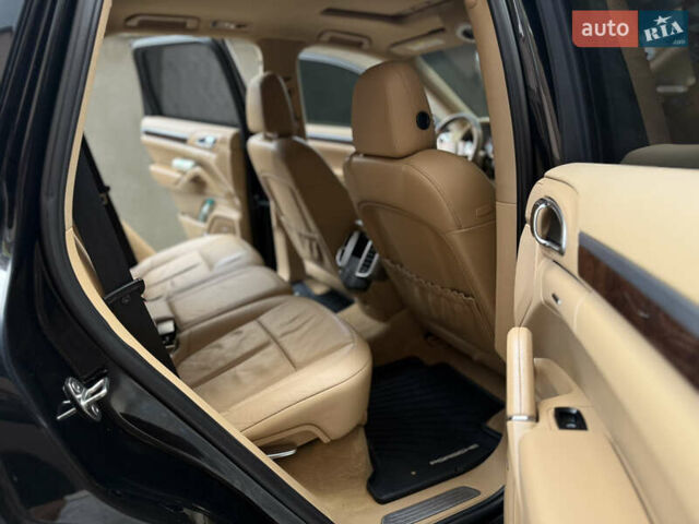 Чорний Порше Cayenne, об'ємом двигуна 4.8 л та пробігом 235 тис. км за 18999 $, фото 62 на Automoto.ua