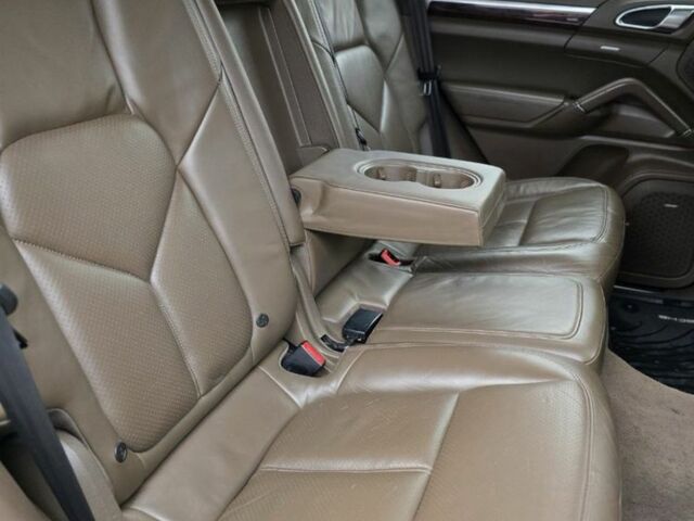 Чорний Порше Cayenne, об'ємом двигуна 4.8 л та пробігом 160 тис. км за 14500 $, фото 19 на Automoto.ua