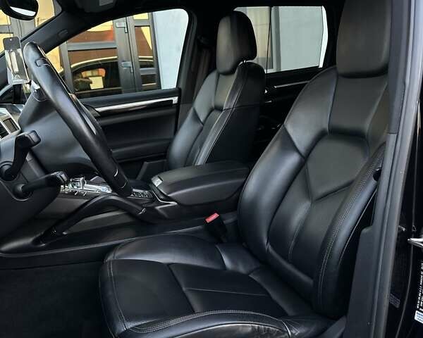 Чорний Порше Cayenne, об'ємом двигуна 4.8 л та пробігом 117 тис. км за 18500 $, фото 32 на Automoto.ua