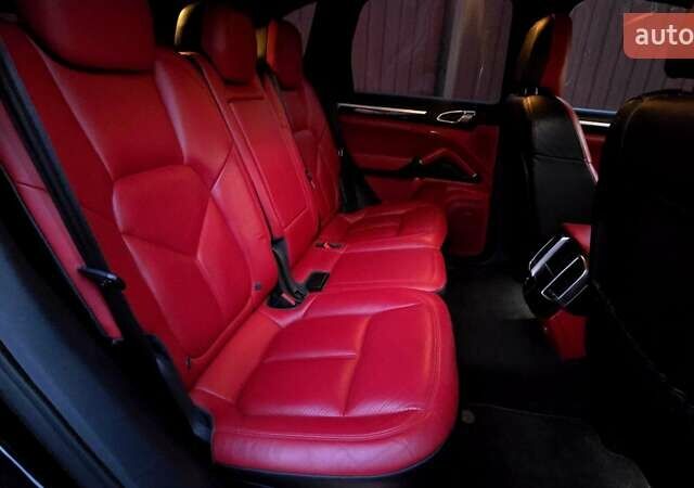 Чорний Порше Cayenne, об'ємом двигуна 3 л та пробігом 254 тис. км за 21777 $, фото 59 на Automoto.ua