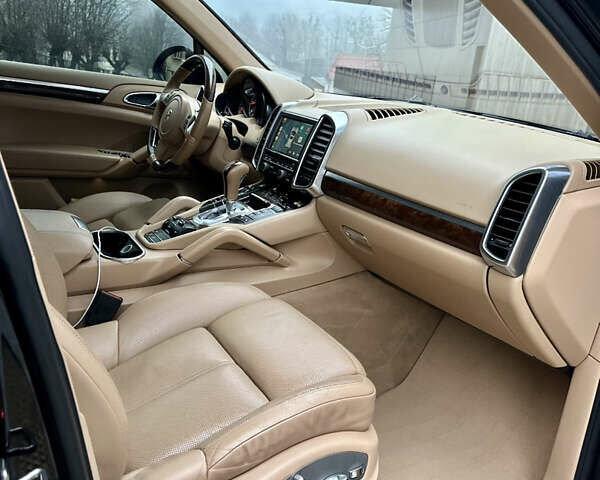 Черный Порше Каен, объемом двигателя 2.97 л и пробегом 302 тыс. км за 18000 $, фото 12 на Automoto.ua