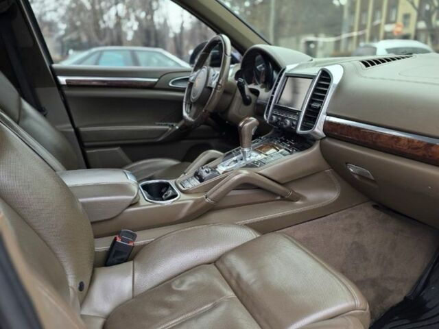 Чорний Порше Cayenne, об'ємом двигуна 4.8 л та пробігом 160 тис. км за 14500 $, фото 16 на Automoto.ua
