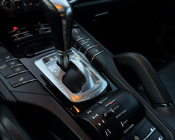 Чорний Порше Cayenne, об'ємом двигуна 3 л та пробігом 190 тис. км за 23900 $, фото 43 на Automoto.ua