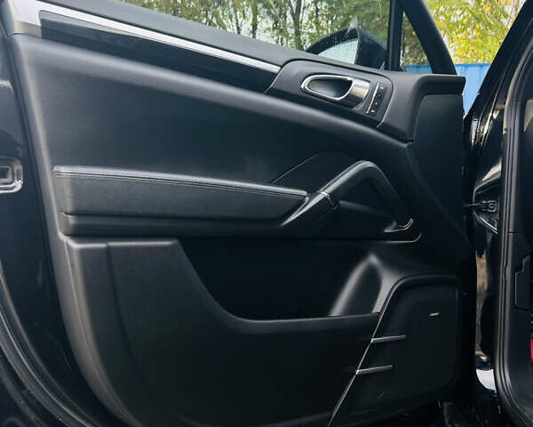 Черный Порше Каен, объемом двигателя 3.6 л и пробегом 210 тыс. км за 17000 $, фото 10 на Automoto.ua