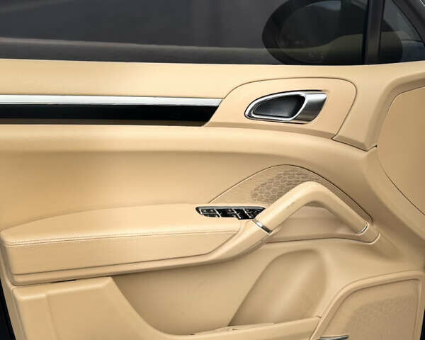 Черный Порше Каен, объемом двигателя 3 л и пробегом 259 тыс. км за 22500 $, фото 14 на Automoto.ua